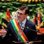 Bolivia: Gobierno defiende fin de subsidio a los combustibles y anuncia el cierre de hasta 10 empresas públicas