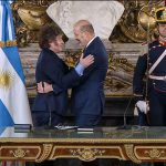 Milei ratificó su respaldo a Sturzenegger tras las crecientes tensiones internas y reveses en el Congreso