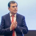 ​Gerardo Zamora apuntó contra Milei por compararse con Messi y usar modismos extranjeros: «Decime algo menos argentino»
