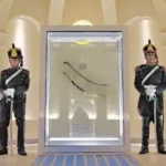 Descendiente de Rosas destrozó a Milei por decretar que el sable de San Martín vuelva a Granaderos: «Gusano resentido»