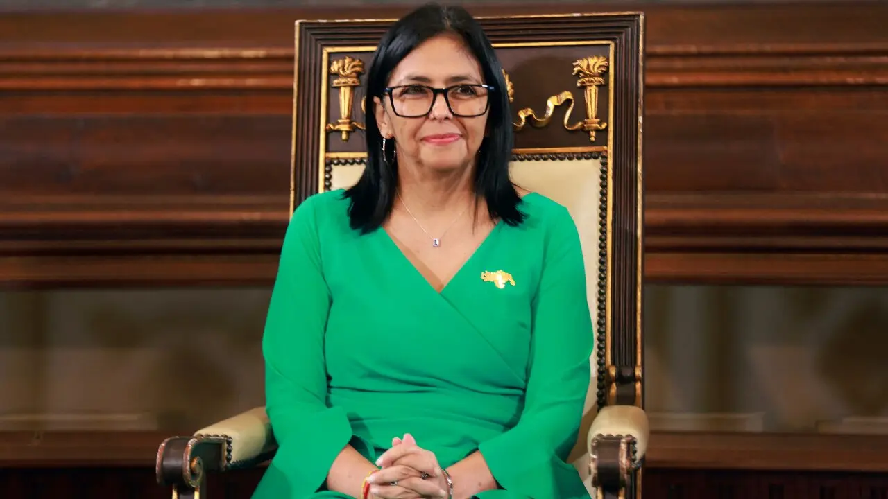 Venezuela abre industria petrolera y libera presos políticos en primer mes de Rodríguez al mando