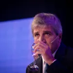 Caputo sale a captar U$S 900 millones para el pago de la deuda