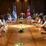 ​El gobernador recibió en Casa de Gobierno a los cirujanos más prestigiosos de la Argentina