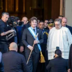 Javier Milei asiste al Tedeum y ensaya una foto de unidad, pese a que la interna no afloja