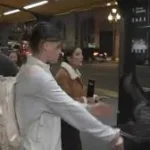 Robaron un celular mientras transmitía un móvil de televisión en Constitución