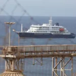 El crucero ‘Ambition’ en cuarentena: confinan a 1.700 personas en Francia tras la muerte de un pasajero