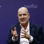 El Gobierno prepara una nueva ola de despidos en el Estado y los gremios prometen «batalla»