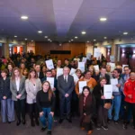 El gobernador Elías Suárez entregó escrituras a familias de La Banda y ratificó el compromiso con la regularización dominial