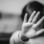 Una niña de 7 años sufrió quemaduras tras ser atacada por su madre con agua caliente