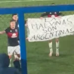 Como la selección, los jugadores de Tigre mostraron una bandera de Malvinas