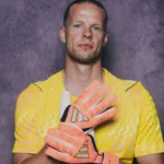 Quién es Ørjan Nyland, el arquero sin club y con pasado en el esquí que brilló ante Brasil