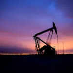 El petróleo vuelve a subir y las bolsas caen tras el fin del alto al fuego en Medio Oriente