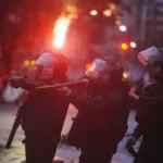 Represión y tensión en el Congreso: incidentes bajo la lluvia en el rechazo a la Ley de Propiedad Privada