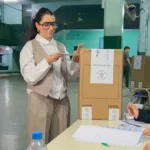 Marianella Lezama Hid emitió su voto y llamó a los vecinos a participar de la jornada democrática