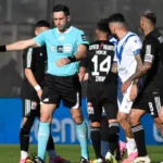 En un final polémico, Riestra y Vélez igualaron 1-1