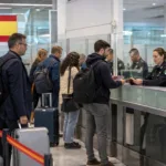 España impone controles de pasaporte a los viajeros de Italia tras la crisis de Ceuta