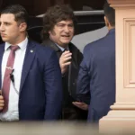 Javier Milei echó al personal civil tras la filtración de un gasto millonario en carne y la descompensación de uno de sus perros