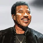 Preocupación por Lionel Richie: sigue internado por pruebas cardíacas tras marearse en pleno show