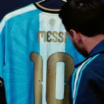 «Para toda la vida»: Lionel Messi presentó la camiseta especial que usará en su despedida de la Selección