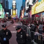 Nueva York: una mujer apuñaló a dos personas cerca de Times Square y fue abatida por la Policía